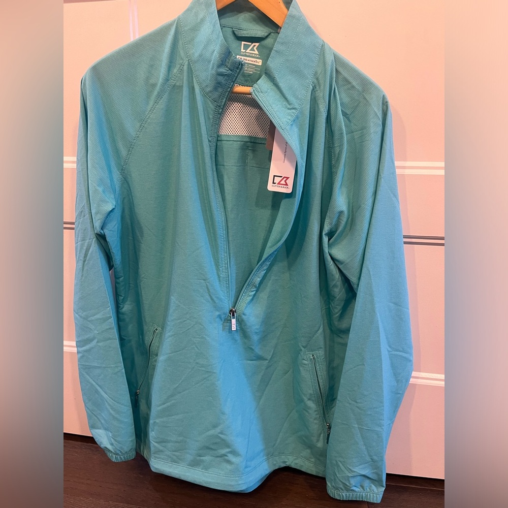 Sky/Light Blue NWT Cutter& Buck water resistant lightweight jacket. Pockets